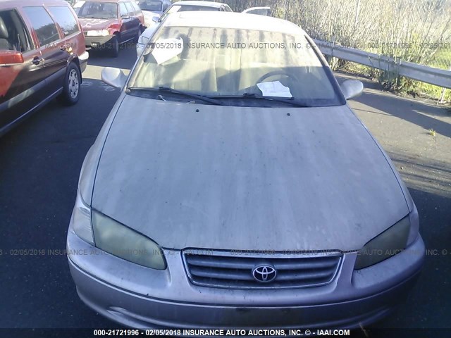 JT2BF22K510294992 - 2001 TOYOTA CAMRY CE/LE/XLE SILVER photo 6