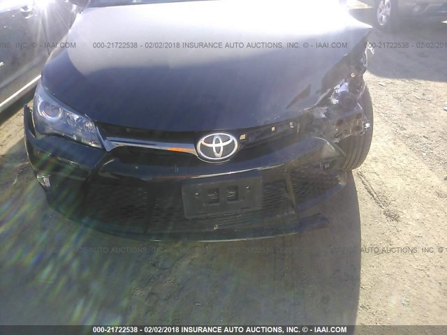 4T1BF1FK4HU773267 - 2017 TOYOTA CAMRY LE/XLE/SE/XSE შავი ფოტო 6