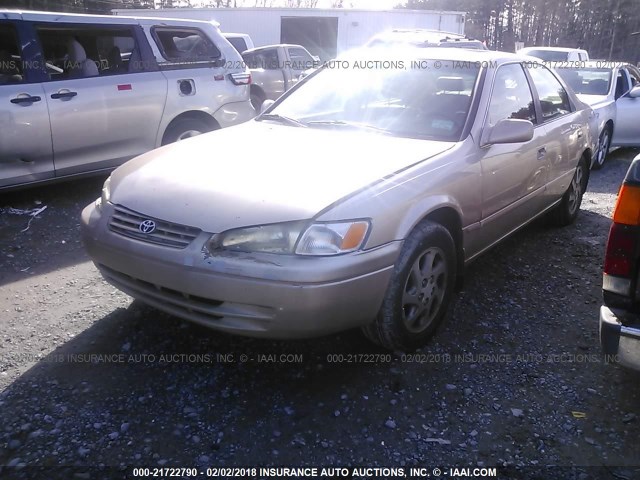 4T1BF28K0XU933338 - 1999 TOYOTA CAMRY LE/XLE GOLD photo 2