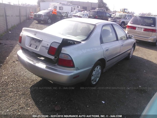 1HGCD5632TA284733 - 1996 HONDA ACCORD LX/EX Pewter photo 4