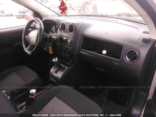 1J4FT47A39D188987 - 2009 JEEP COMPASS SPORT SILVER photo 5