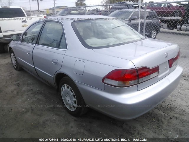 1HGCG55492A004029 - 2002 HONDA ACCORD LX SILVER photo 3