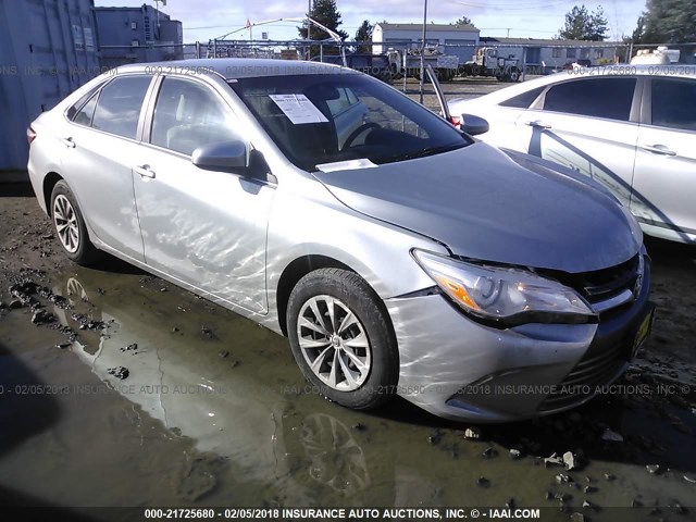4T4BF1FK6FR474995 - 2015 TOYOTA CAMRY LE/XLE/SE/XSE SILVER photo 1