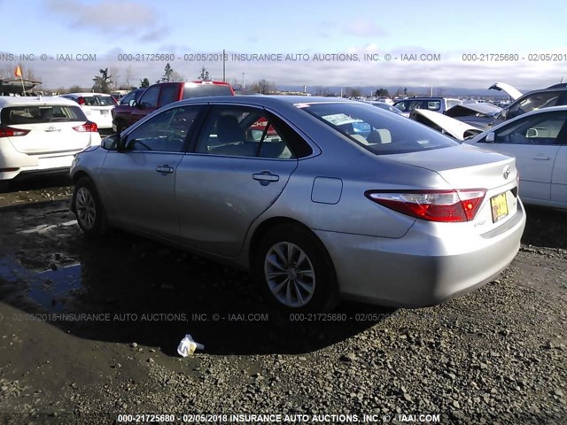 4T4BF1FK6FR474995 - 2015 TOYOTA CAMRY LE/XLE/SE/XSE SILVER photo 3