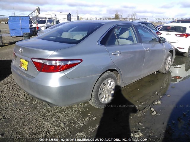 4T4BF1FK6FR474995 - 2015 TOYOTA CAMRY LE/XLE/SE/XSE SILVER photo 4