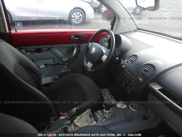 3VWBB61C2WM040226 - 1998 VOLKSWAGEN NEW BEETLE Qırmızı foto 5