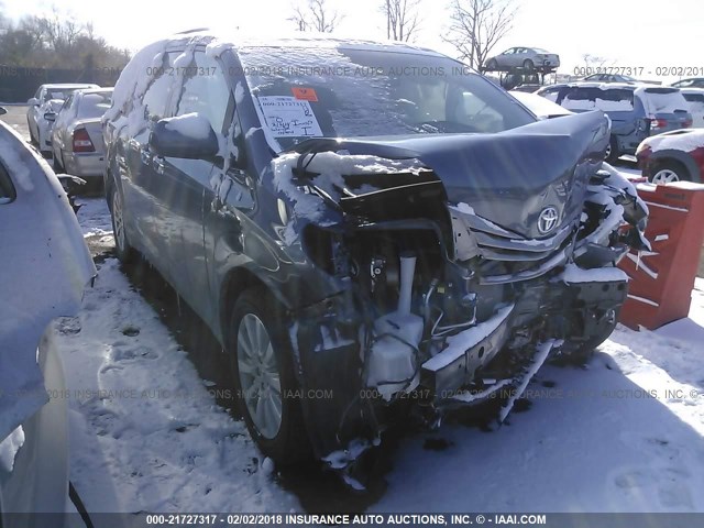 5TDDZ3DC5HS174474 - 2017 TOYOTA SIENNA XLE/LIMITED Dark Blue photo 1