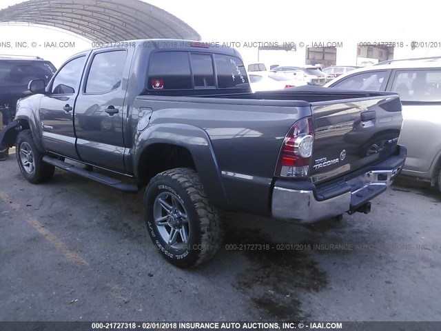 5TFLU4EN9DX065973 - 2013 TOYOTA TACOMA DOUBLE CAB ნაცრისფერი ფოტო 3