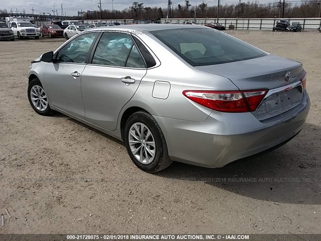 4T1BF1FK6GU139862 - 2016 TOYOTA CAMRY LE/XLE/SE/XSE SILVER photo 3