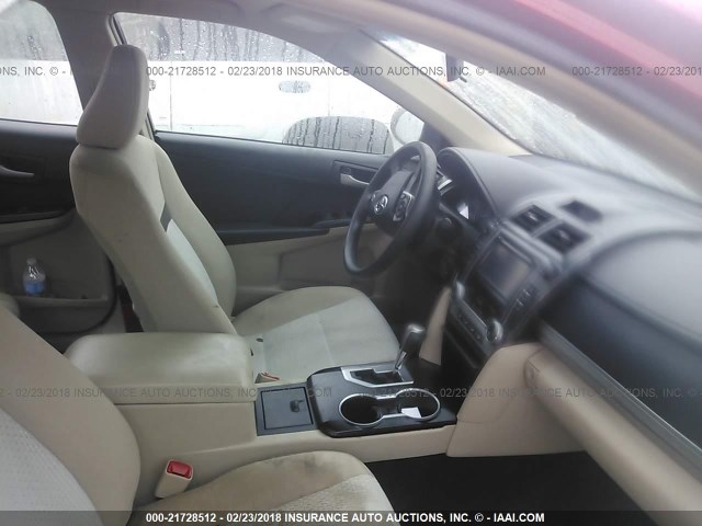 4T1BF1FK9CU520647 - 2012 TOYOTA CAMRY SE/LE/XLE 红色 照片 5