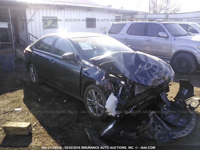 4T1BF1FK2GU551504 - 2016 TOYOTA CAMRY LE/XLE/SE/XSE მუქი ლურჯი ფოტო 1