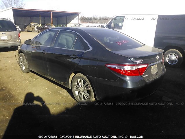 4T1BF1FK2GU551504 - 2016 TOYOTA CAMRY LE/XLE/SE/XSE მუქი ლურჯი ფოტო 3