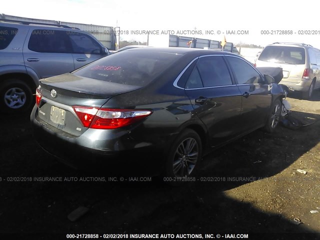 4T1BF1FK2GU551504 - 2016 TOYOTA CAMRY LE/XLE/SE/XSE მუქი ლურჯი ფოტო 4