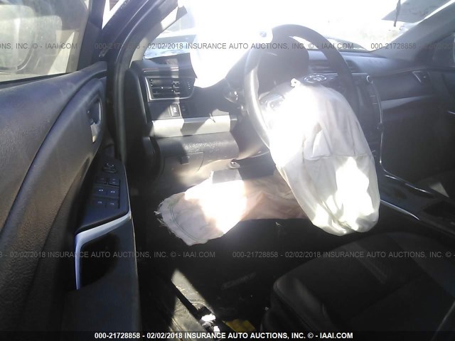 4T1BF1FK2GU551504 - 2016 TOYOTA CAMRY LE/XLE/SE/XSE მუქი ლურჯი ფოტო 5