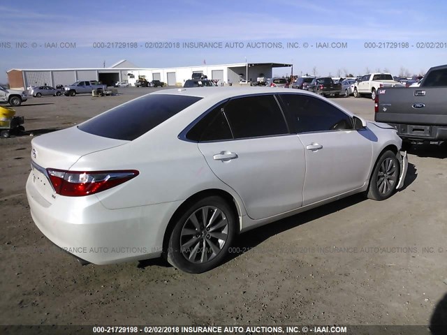 4T1BF1FK1FU921033 - 2015 TOYOTA CAMRY LE/XLE/SE/XSE Blanc photo 4