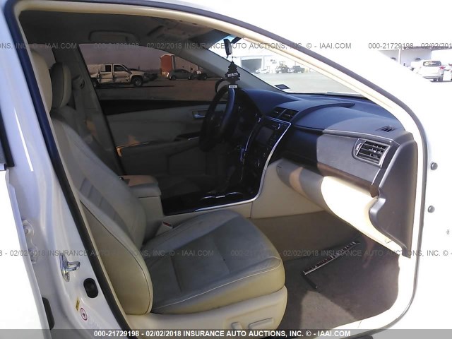 4T1BF1FK1FU921033 - 2015 TOYOTA CAMRY LE/XLE/SE/XSE Blanc photo 5
