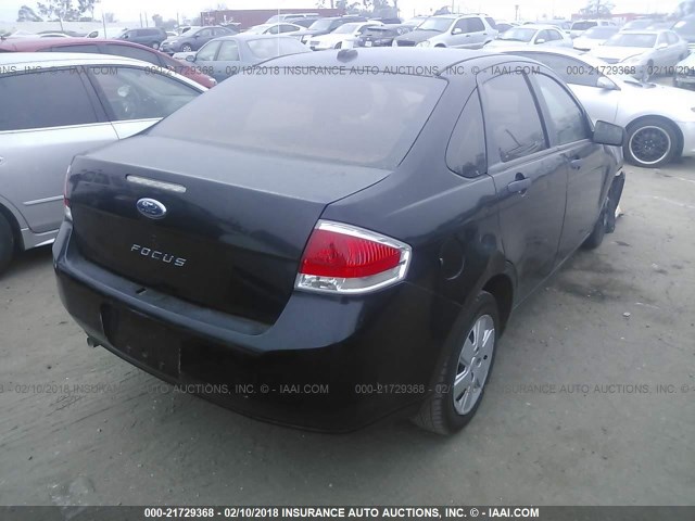 1FAHP34N68W204130 - 2008 FORD FOCUS S/SE BLACK photo 4