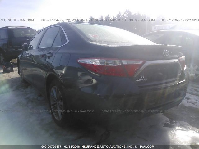 4T1BF1FK6GU137674 - 2016 TOYOTA CAMRY LE/XLE/SE/XSE BLACK photo 3