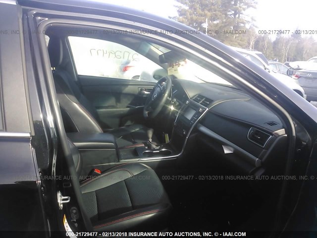 4T1BF1FK6GU137674 - 2016 TOYOTA CAMRY LE/XLE/SE/XSE BLACK photo 5