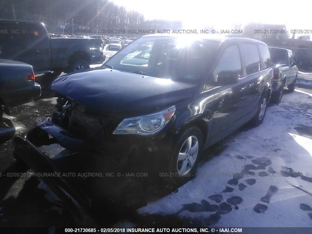 2V4RW3DG0BR695349 - 2011 VOLKSWAGEN ROUTAN SE BLACK photo 2