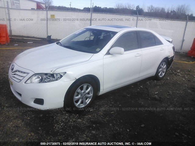 4T4BF3EK2AR073899 - 2010 TOYOTA CAMRY SE/LE/XLE WHITE photo 2