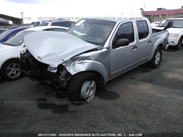 1N6AD07U95C444742 - 2005 NISSAN FRONTIER CREW CAB LE/SE/OFF ROAD SILVER photo 2