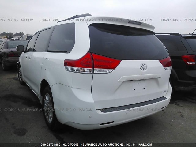 5TDYK3DC3CS186749 - 2012 TOYOTA SIENNA XLE/LIMITED WHITE photo 3