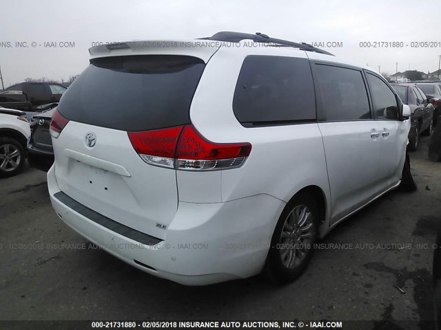 5TDYK3DC3CS186749 - 2012 TOYOTA SIENNA XLE/LIMITED WHITE photo 4