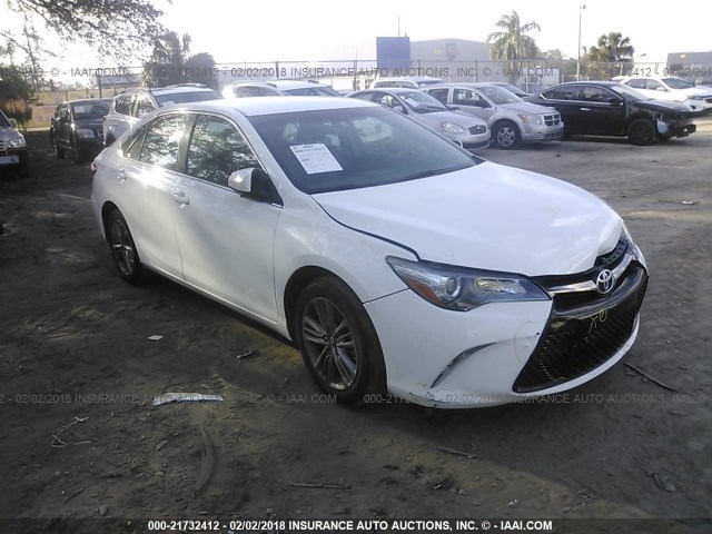 4T1BF1FK3HU330172 - 2017 TOYOTA CAMRY LE/XLE/SE/XSE 白色 照片 1