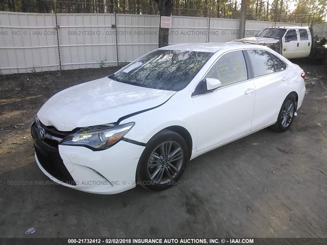 4T1BF1FK3HU330172 - 2017 TOYOTA CAMRY LE/XLE/SE/XSE 白色 照片 2