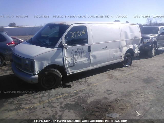 1GCHG39R021114322 - 2002 CHEVROLET EXPRESS G3500  WHITE photo 2