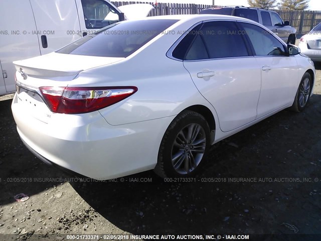 4T1BF1FKXFU112419 - 2015 TOYOTA CAMRY LE/XLE/SE/XSE WHITE photo 4