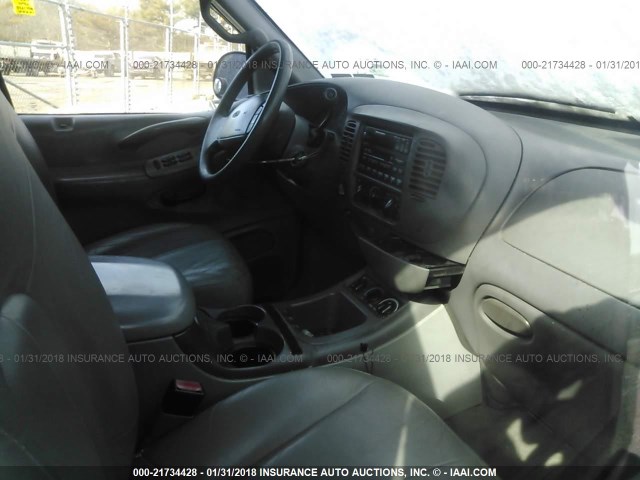 1FMRU16W42LA36168 - 2002 FORD EXPEDITION XLT 白色 照片 5