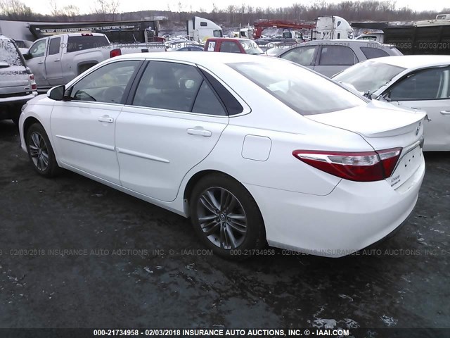 4T1BF1FK6HU803546 - 2017 TOYOTA CAMRY LE/XLE/SE/XSE თეთრი ფოტო 3
