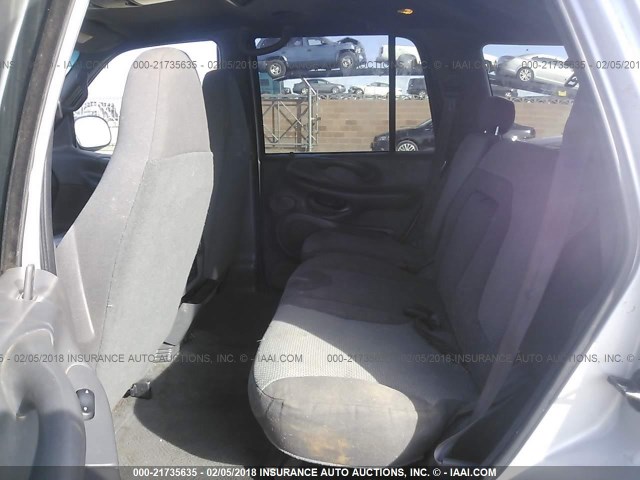 1FMRU15L0YLC08423 - 2000 FORD EXPEDITION XLT 银色 照片 8