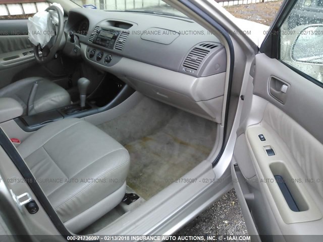4T1BE32K54U331774 - 2004 TOYOTA CAMRY LE/XLE/SE 金色 照片 5