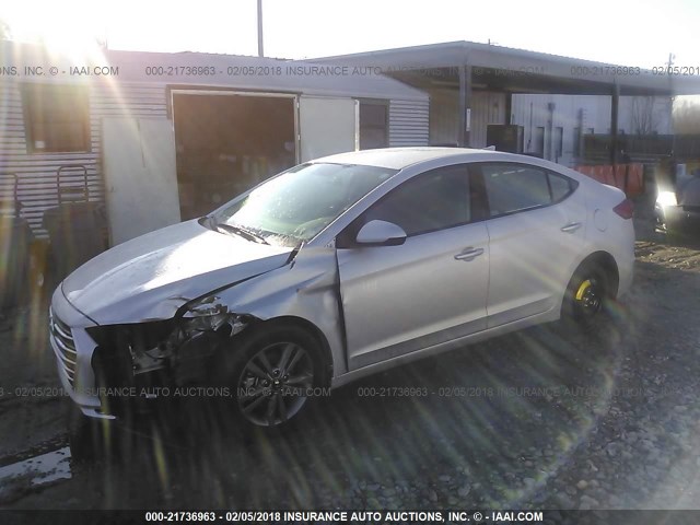 5NPD84LF2JH237028 - 2018 HYUNDAI ELANTRA SEL/VALUE/LIMITED SILVER photo 2