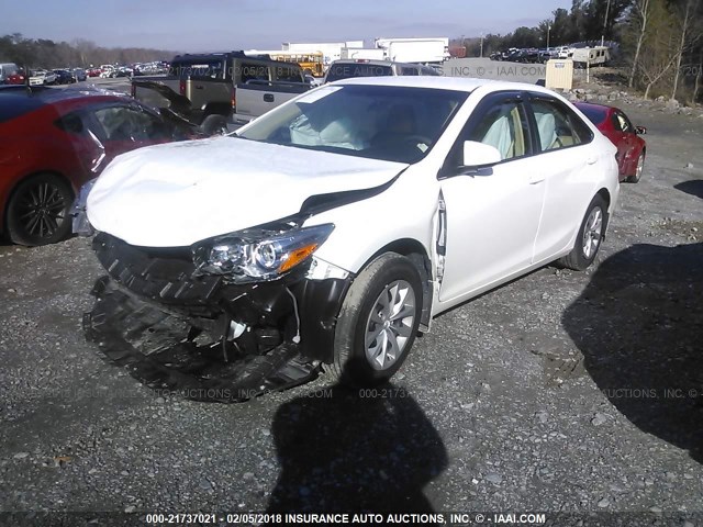 4T1BF1FK4FU486010 - 2015 TOYOTA CAMRY LE/XLE/SE/XSE Blanc photo 2