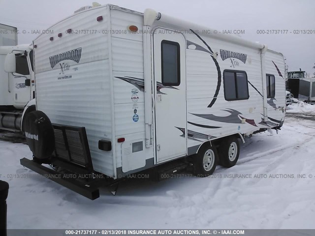 4X4TWDX23CR342871 - 2012 WILDWOOD TRAVEL TRAILER  WHITE photo 4