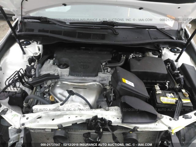 4T1BF1FK0HU676812 - 2017 TOYOTA CAMRY LE/XLE/SE/XSE WHITE photo 10