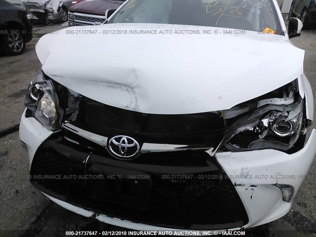 4T1BF1FK0HU676812 - 2017 TOYOTA CAMRY LE/XLE/SE/XSE WHITE photo 6