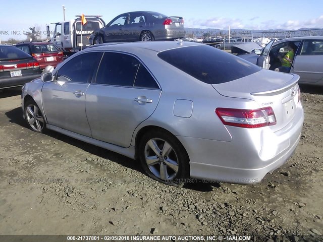 4T1BF3EK1BU222766 - 2011 TOYOTA CAMRY SE/LE/XLE SILVER photo 3