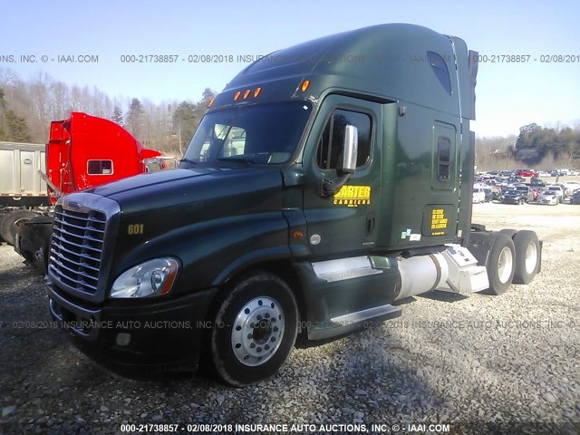 1FUJGLDR8ASAH9246 - 2010 FREIGHTLINER CASCADIA 125  GREEN photo 2