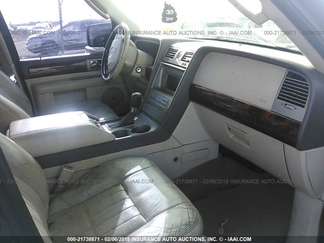 5LMFU28R54LJ19365 - 2004 LINCOLN NAVIGATOR შავი ფოტო 5