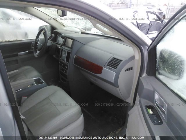 2A8HR54P08R838911 - 2008 CHRYSLER TOWN & COUNTRY TOURING SILVER photo 5