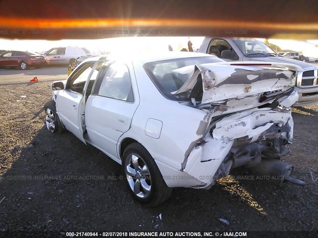 JT2BG22K2V0015601 - 1997 TOYOTA CAMRY LE/XLE Weiß Foto 3