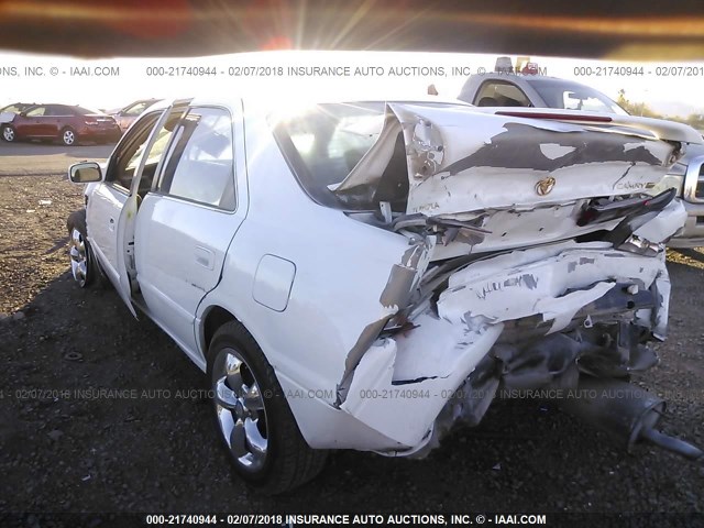 JT2BG22K2V0015601 - 1997 TOYOTA CAMRY LE/XLE Weiß Foto 6