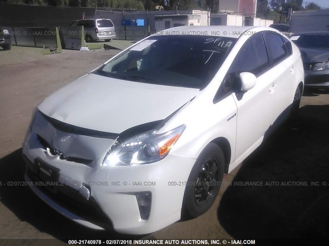 JTDKN3DU9F1944178 - 2015 TOYOTA PRIUS WHITE photo 2