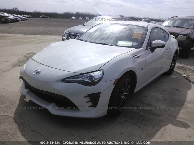 JF1ZNAA13H8705092 - 2017 TOYOTA 86 SPECIAL EDITION WHITE photo 2