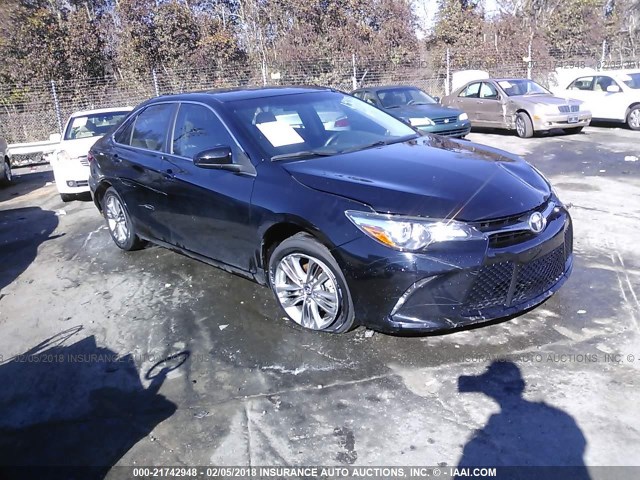 4T1BF1FKXGU192676 - 2016 TOYOTA CAMRY LE/XLE/SE/XSE Schwarz Foto 1